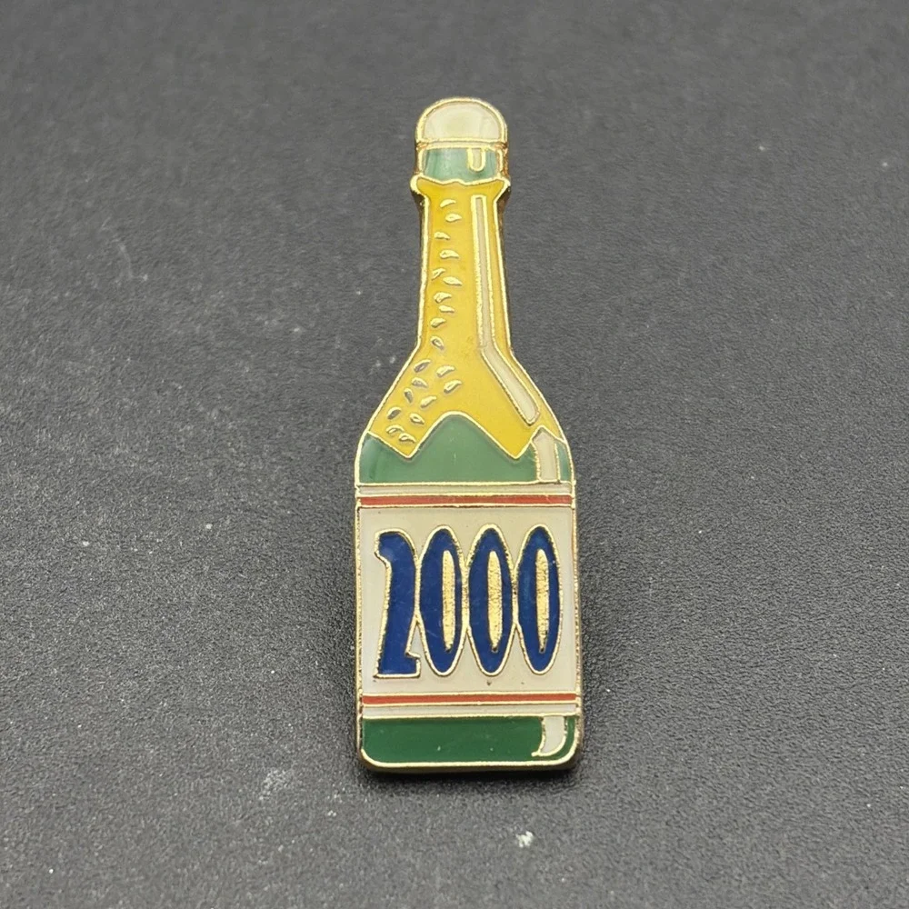 Year 2000‎ New Millennium Champagne Bottle Lapel Hat Pin